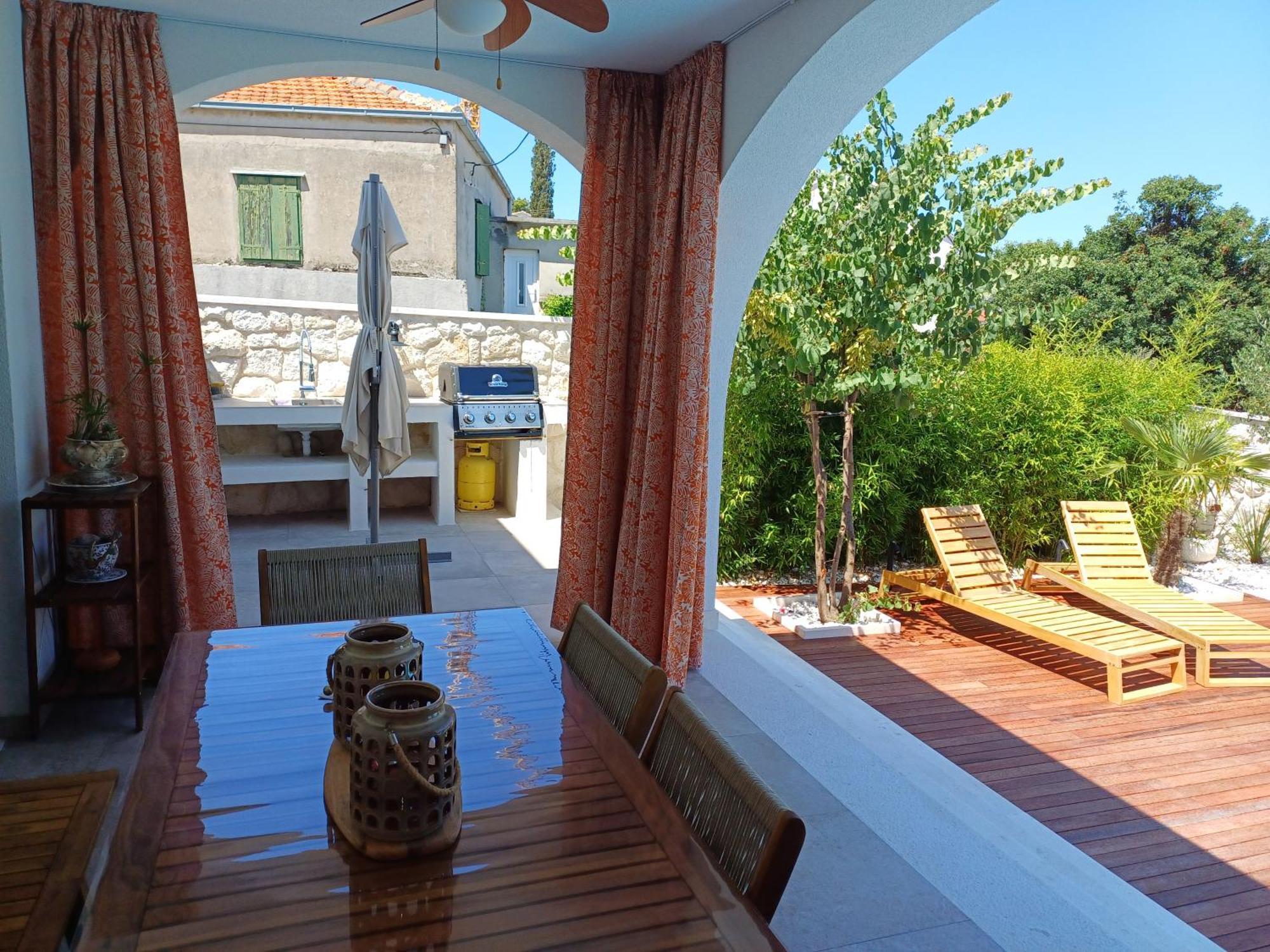 The Three Flowers Pool House Trogir Exterior photo